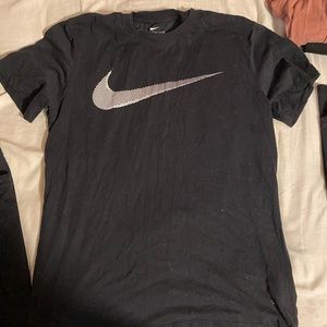 black nike shirt